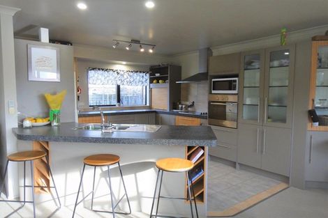 Photo of property in 10 Endeavour Place, One Tree Point, 0118