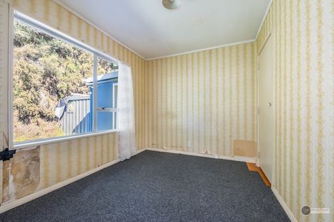 Photo of property in 2/22 Shackleton Grove, Stokes Valley, Lower Hutt, 5019