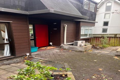 Photo of property in 2/27 Macdonald Crescent, Te Aro, Wellington, 6011