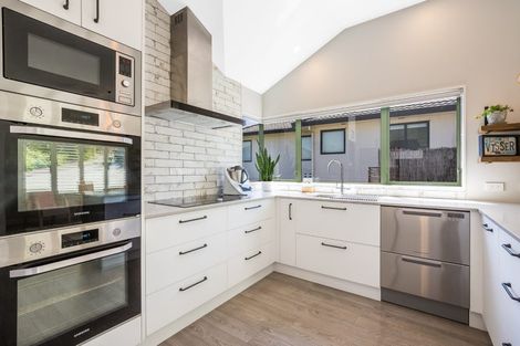 Photo of property in 56 Kakariki Grove, Waikanae, 5036