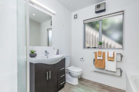 Photo of property in 35 Meadowcroft Grove, Johnsonville, Wellington, 6037