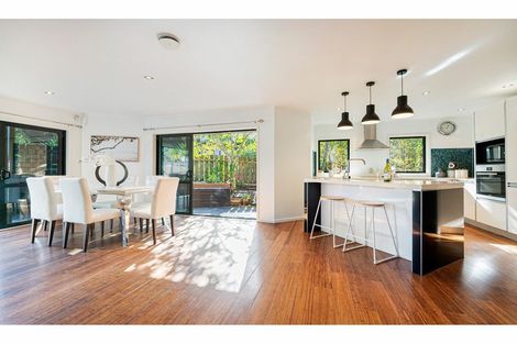 Photo of property in 17a Atkinson Road, Titirangi, Auckland, 0604
