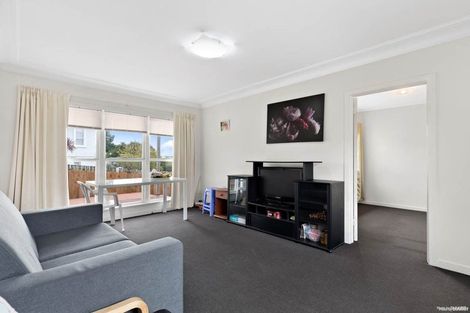 Photo of property in 1/53 Bruce Road, Glenfield, Auckland, 0629