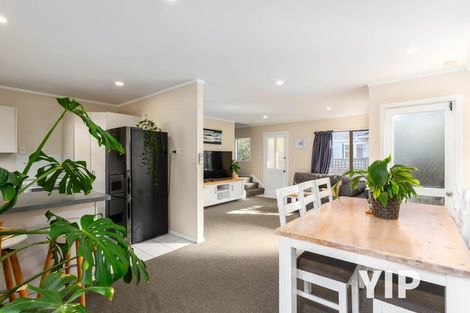 Photo of property in 2/154 Newlands Road, Newlands, Wellington, 6037