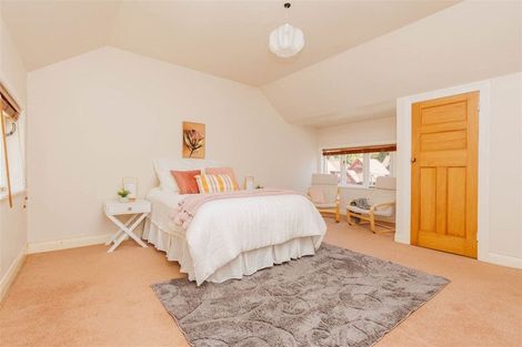 Photo of property in 11 Glen Road, Kelburn, Wellington, 6012