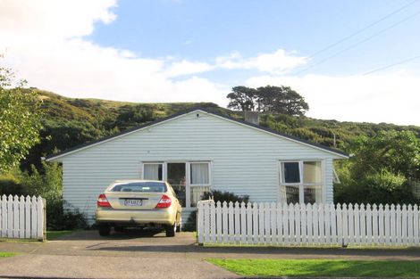 Photo of property in 120 Sievers Grove, Cannons Creek, Porirua, 5024