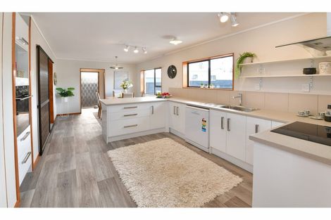 Photo of property in 2/208 Centreway Road, Orewa, 0931
