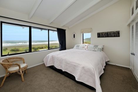 Photo of property in 101 Marine Parade North, Piha, New Lynn, 0772