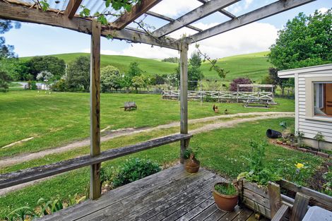 Photo of property in 1394 Opaki Kaiparoro Road, Mauriceville, Masterton, 5882