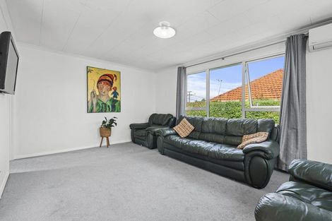 Photo of property in 64 Omata Road, Marfell, New Plymouth, 4310