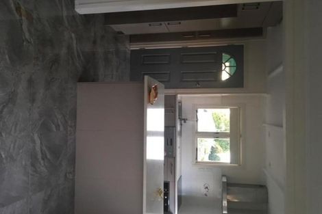 Photo of property in 6 Paton Avenue, Te Atatu South, Auckland, 0610