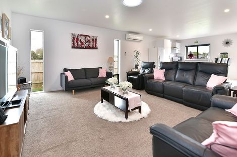 Photo of property in 29 Chic Gardens, Parakai, 0830