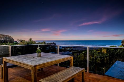 Photo of property in 14 Shearer Drive, Oakura, 4314