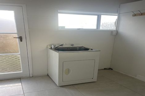 Photo of property in 34 Kingsclere Place, Goodwood Heights, Auckland, 2105