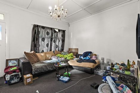 Photo of property in 14 Chaucer Road, Hospital Hill, Napier, 4110
