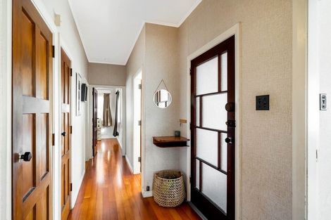 Photo of property in 213 Campbell Road, Greenlane, Auckland, 1061