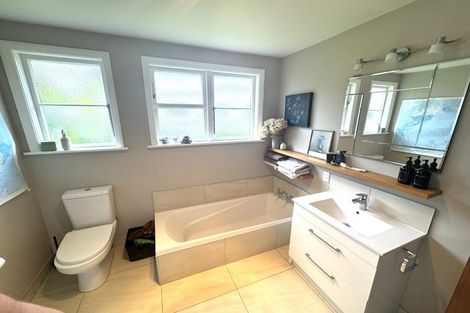 Photo of property in 2 Tui Grove, Elderslea, Upper Hutt, 5018