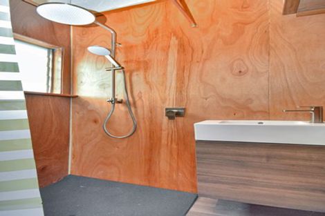 Photo of property in 8 Hobsonville Road, West Harbour, Auckland, 0618