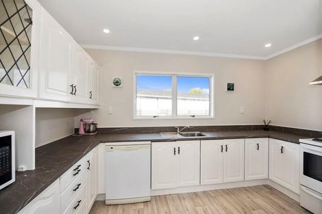 Photo of property in 107 Oakfield Crescent, Pukete, Hamilton, 3200