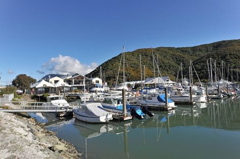 Photo of property in 29 Beach Road, Waikawa, Picton, 7220