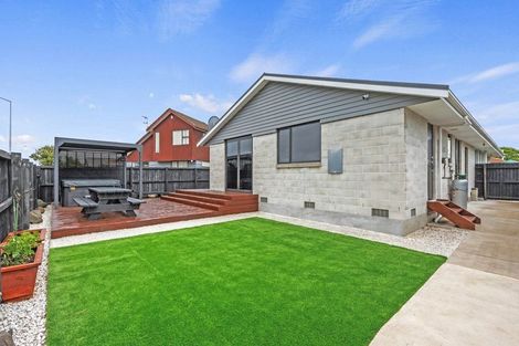 Photo of property in 1/84 Queenspark Drive, Parklands, Christchurch, 8083