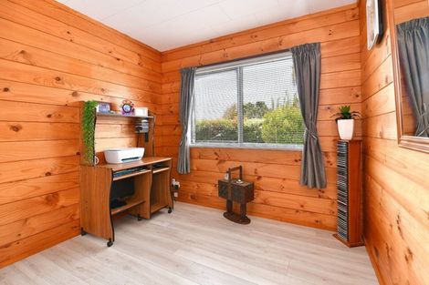 Photo of property in 5 Kaipara Crescent, Helensville, 0800