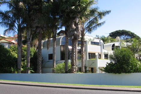 Photo of property in 1/1 Valley Road, Northcote, Auckland, 0626