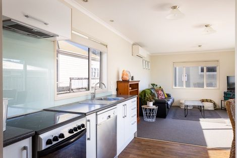 Photo of property in 44 Belt Road, Moturoa, New Plymouth, 4310