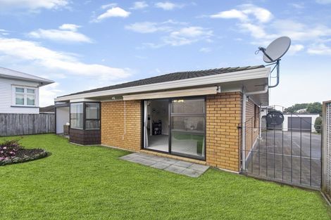 Photo of property in 2/61 Amaru Road, One Tree Hill, Auckland, 1061