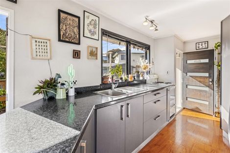 Photo of property in 9 Flaxdale Street, Birkdale, Auckland, 0626