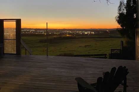 Photo of property in 8 Hobsonville Road, West Harbour, Auckland, 0618