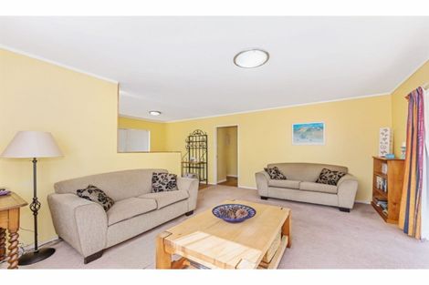 Photo of property in 2/546 Glenfield Road, Glenfield, Auckland, 0629