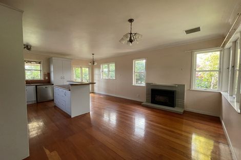 Photo of property in 4 Kervil Avenue, Te Atatu Peninsula, Auckland, 0610