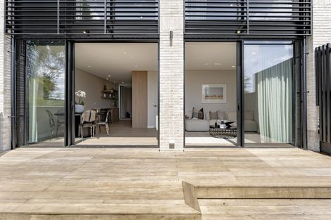 Photo of property in 21d Arahia Street, Northcote, Auckland, 0627