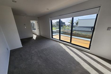 Photo of property in 27 Deep Creek Road, Waiake, Auckland, 0630