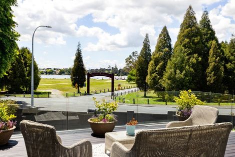 Photo of property in 163 Lake Crescent, Hamilton Lake, Hamilton, 3204