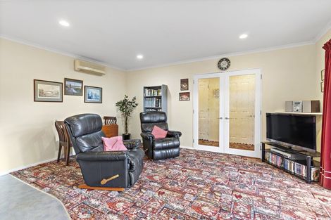 Photo of property in 137 Kent Street, Carterton, 5713