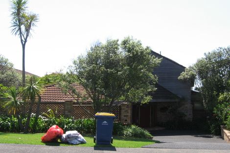 Photo of property in 2/45 Eastcliffe Road, Castor Bay, Auckland, 0620