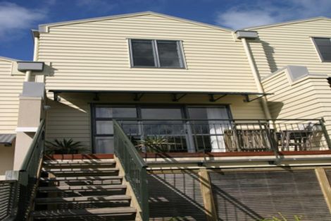 Photo of property in 2/5 Carolina Place, Albany, Auckland, 0632