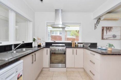 Photo of property in 1/35 Shakespeare Road, Milford, Auckland, 0620