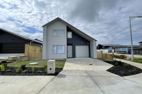 Photo of property in 17 Paparahi Place, Wainui, 0992