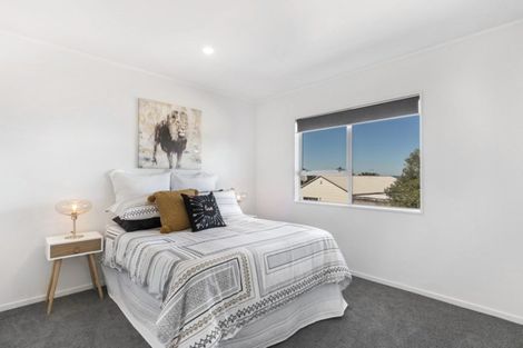 Photo of property in 2/12 Mona Vale, West Harbour, Auckland, 0618