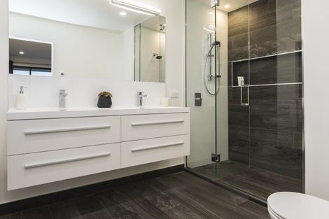 Photo of property in 15 Mandalay Lane, Redcliffs, Christchurch, 8081