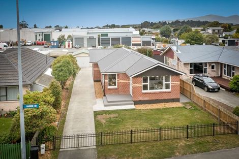 Photo of property in 112 Wainoni Road, Avondale, Christchurch, 8061