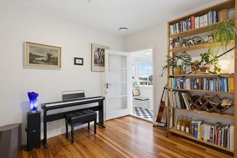Photo of property in 26 Carlisle Street, Island Bay, Wellington, 6023