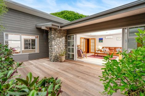 Photo of property in 54 Kohekohe Road, Waikanae, 5036