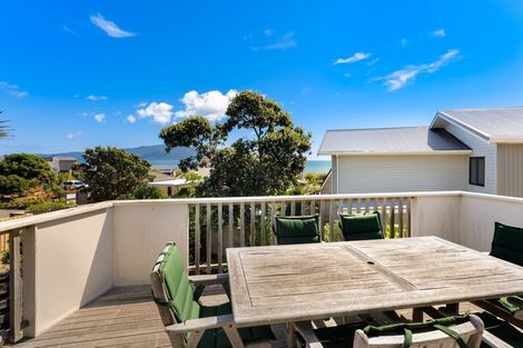 Photo of property in 33 Oratia Street, Waikanae Beach, Waikanae, 5036