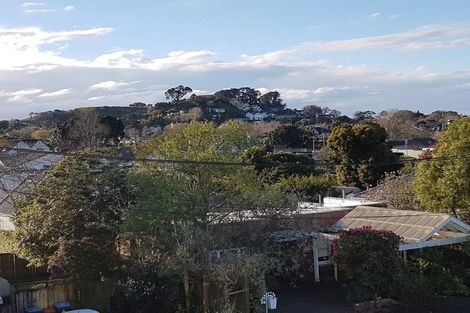 Photo of property in 1a Otahuri Crescent, Greenlane, Auckland, 1051