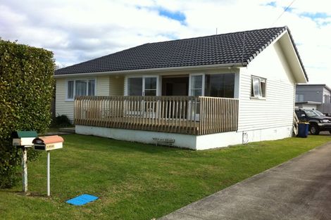 Photo of property in 868 East Coast Road, Northcross, Auckland, 0630