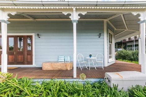 Photo of property in 6 Milton Road, Bluff Hill, Napier, 4110